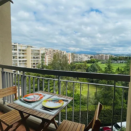 Grand Calme Avec Piscine - *